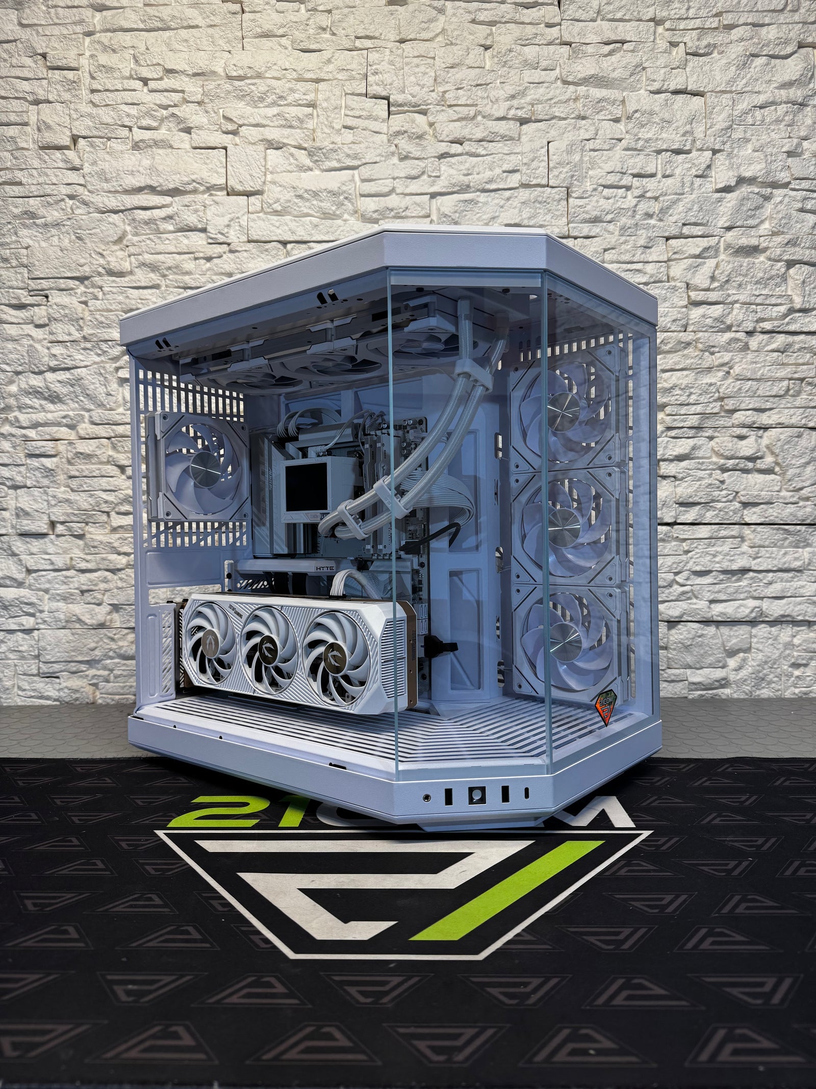 RIG 40 / Ryzen 7 / 32GB / RTX 5070 TI / 2TB